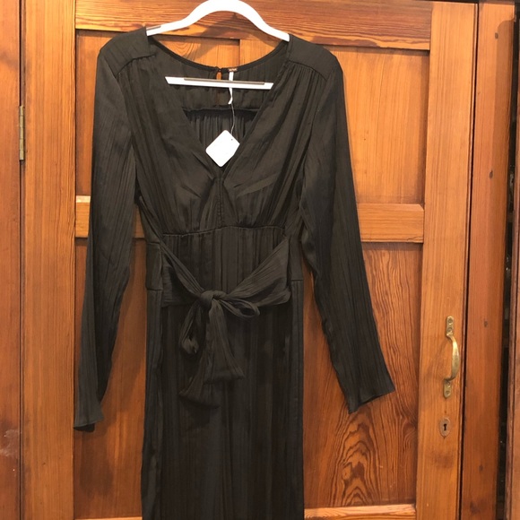 Free People Larina Black silky jumpsuit 8 10 NWT - Picture 4 of 8